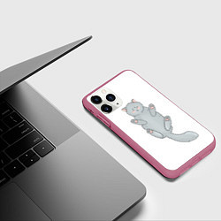 Чехол iPhone 11 Pro матовый Серый котенок спит на спинке, цвет: 3D-малиновый — фото 2