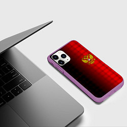 Чехол iPhone 11 Pro матовый Герб РФ текстура красный, цвет: 3D-фиолетовый — фото 2