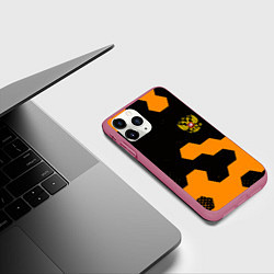 Чехол iPhone 11 Pro матовый Герф РФ соты броня, цвет: 3D-малиновый — фото 2