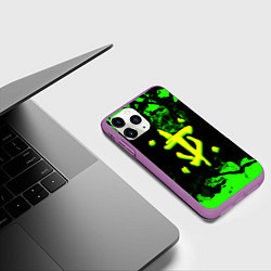Чехол iPhone 11 Pro матовый Doom кислотное лого в огне, цвет: 3D-фиолетовый — фото 2