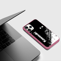 Чехол iPhone 11 Pro матовый Kawasaki - следы от шин, цвет: 3D-малиновый — фото 2