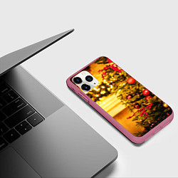 Чехол iPhone 11 Pro матовый Новогодняя наряженная ёлка, цвет: 3D-малиновый — фото 2