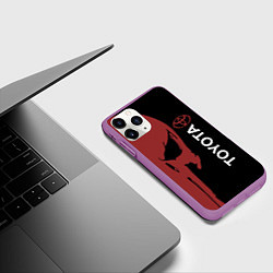 Чехол iPhone 11 Pro матовый Toyota и череп, цвет: 3D-фиолетовый — фото 2