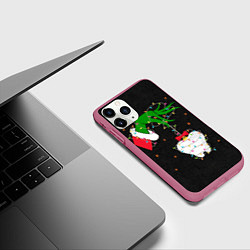 Чехол iPhone 11 Pro матовый Гринч похищает у зубной феи, цвет: 3D-малиновый — фото 2