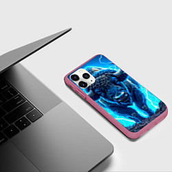Чехол iPhone 11 Pro матовый Буйвол в разряде молнии, цвет: 3D-малиновый — фото 2