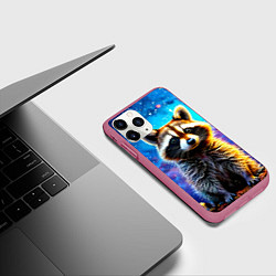 Чехол iPhone 11 Pro матовый Енот в звездную ночь, цвет: 3D-малиновый — фото 2