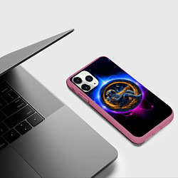 Чехол iPhone 11 Pro матовый Космонавт в луне, цвет: 3D-малиновый — фото 2