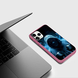 Чехол iPhone 11 Pro матовый Боксер в дыму, цвет: 3D-малиновый — фото 2