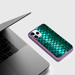 Чехол iPhone 11 Pro матовый Блестящая змеиная чешуя - зеленые чешуйки паттерн, цвет: 3D-фиолетовый — фото 2