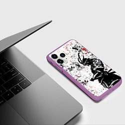 Чехол iPhone 11 Pro матовый Самурай - брызги красок, цвет: 3D-фиолетовый — фото 2