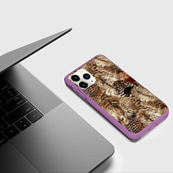 Чехол iPhone 11 Pro матовый Разные перья птиц - коричнево-бежевый паттерн, цвет: 3D-фиолетовый — фото 2