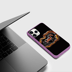 Чехол iPhone 11 Pro матовый Стилизованная бегущая янтарная лошадь, цвет: 3D-фиолетовый — фото 2