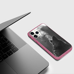 Чехол iPhone 11 Pro матовый Воющий волк, цвет: 3D-малиновый — фото 2