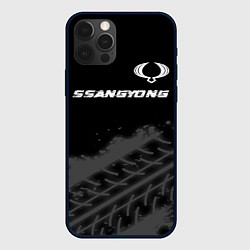 Чехол iPhone 12 Pro Max SsangYong speed на темном фоне со следами шин: сим