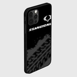 Чехол для iPhone 12 Pro Max SsangYong speed на темном фоне со следами шин: сим, цвет: 3D-черный — фото 2