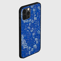 Чехол для iPhone 12 Pro Max Белые лепестки на синем фоне, цвет: 3D-черный — фото 2
