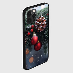 Чехол для iPhone 12 Pro Max Красные игрушки на елке и шишки, цвет: 3D-черный — фото 2