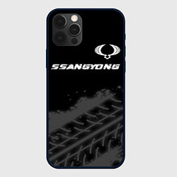 Чехол для iPhone 12 Pro SsangYong speed на темном фоне со следами шин: сим, цвет: 3D-черный