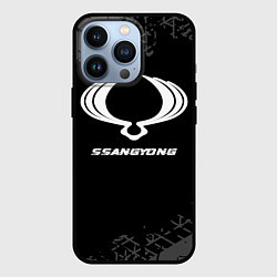 Чехол для iPhone 13 Pro SsangYong speed на темном фоне со следами шин, цвет: 3D-черный