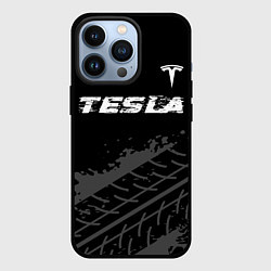 Чехол для iPhone 13 Pro Tesla speed на темном фоне со следами шин посереди, цвет: 3D-черный