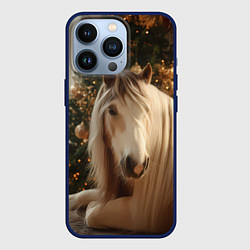Чехол для iPhone 13 Pro Белая лошадка лежит у новогодней елки, цвет: 3D-тёмно-синий