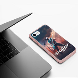 Чехол iPhone 7/8 матовый Skillet: John Cooper, цвет: 3D-светло-розовый — фото 2