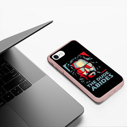 Чехол iPhone 7/8 матовый The Dude Abides Лебовски, цвет: 3D-светло-розовый — фото 2