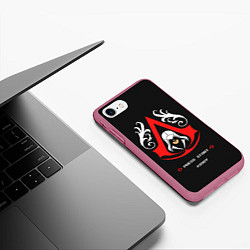 Чехол iPhone 7/8 матовый Восьмибитный Ассассин, цвет: 3D-малиновый — фото 2