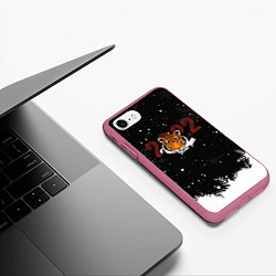 Чехол iPhone 7/8 матовый Тигр 2022 Black, цвет: 3D-малиновый — фото 2