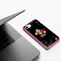 Чехол iPhone 7/8 матовый Merry Christmas Санта с пивом, цвет: 3D-малиновый — фото 2