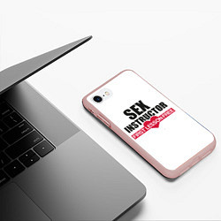 Чехол iPhone 7/8 матовый Секс Инструктор SEX INSTRUCTOR, цвет: 3D-светло-розовый — фото 2