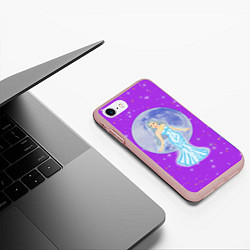 Чехол iPhone 7/8 матовый Дева, воплощение Луны, звёздное лиловое небо, цвет: 3D-светло-розовый — фото 2