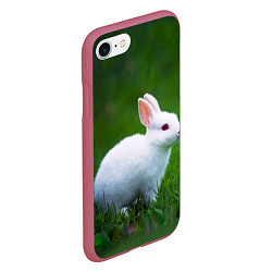 Чехол iPhone 7/8 матовый Кролик на фоне травы, цвет: 3D-малиновый — фото 2