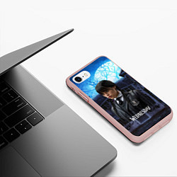 Чехол iPhone 7/8 матовый Уэнсдэй: таинственный замок, цвет: 3D-светло-розовый — фото 2