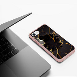 Чехол iPhone 7/8 матовый Трещины в пропасть: черно-золотой узор, цвет: 3D-светло-розовый — фото 2
