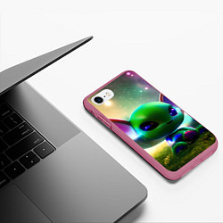 Чехол iPhone 7/8 матовый Крошка инопланетянин, цвет: 3D-малиновый — фото 2