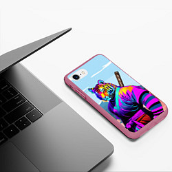 Чехол iPhone 7/8 матовый Тигр-самурай - Япония, цвет: 3D-малиновый — фото 2