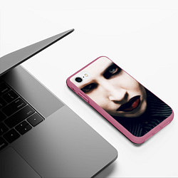 Чехол iPhone 7/8 матовый Marilyn Manson фотопортрет, цвет: 3D-малиновый — фото 2