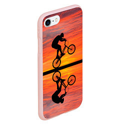 Чехол iPhone 7/8 матовый Велосипедист в отражении, цвет: 3D-светло-розовый — фото 2