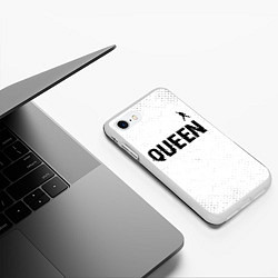 Чехол iPhone 7/8 матовый Queen glitch на светлом фоне: символ сверху, цвет: 3D-белый — фото 2