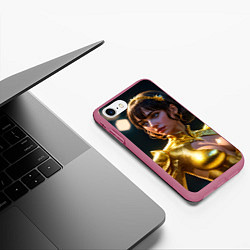 Чехол iPhone 7/8 матовый Девушка в золотом чешуйчатом костюме, цвет: 3D-малиновый — фото 2