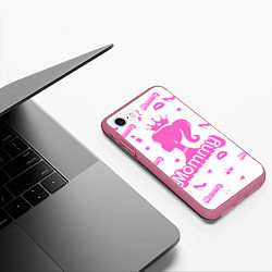 Чехол iPhone 7/8 матовый Мамочка - силуэт барби: паттерн розовый на белом ф, цвет: 3D-малиновый — фото 2