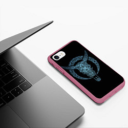 Чехол iPhone 7/8 матовый Голова животного с рогами - кельстские узор, цвет: 3D-малиновый — фото 2