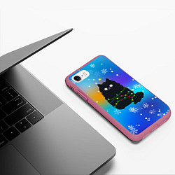 Чехол iPhone 7/8 матовый Новогодний котик и снежинки, цвет: 3D-малиновый — фото 2