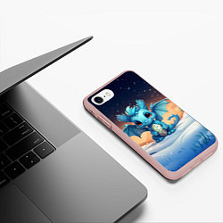 Чехол iPhone 7/8 матовый Синий дракон 2024, цвет: 3D-светло-розовый — фото 2