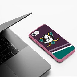 Чехол iPhone 7/8 матовый Anaheim Ducks Selanne, цвет: 3D-малиновый — фото 2