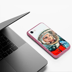 Чехол iPhone 7/8 матовый Гагарин в полете, цвет: 3D-малиновый — фото 2