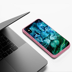 Чехол iPhone XS Max матовый СУМРАЧНЫЙ ЛЕВ, цвет: 3D-малиновый — фото 2