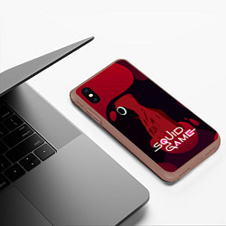 Чехол iPhone XS Max матовый Игра в кальмара Red Black, цвет: 3D-коричневый — фото 2