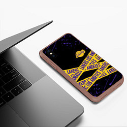 Чехол iPhone XS Max матовый LAKERS LOGO БРЫЗГИ КРАСОК, цвет: 3D-коричневый — фото 2